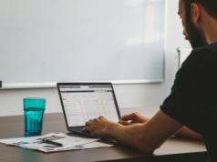 Zrobił zakupy na Temu. Teraz musi zapłacić dużą karę