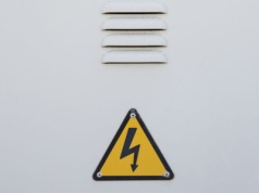 Dwie awarie energetyczne w Łódzkiem. Nie wszędzie jeszcze wrócił prąd