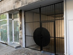 Awantura o bramę na Powiślu. "To dla mnie upokarzające i skandaliczne". Jest decyzja sądu