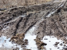 Nawet 1500 zł kary dla rolnika. Za błoto na drodze