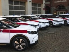 Straż pożarna ma nowe auta. To Fordy Capri z niespodzianką pod maską