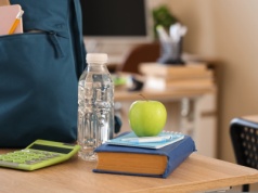 Bidony i butelki to dzisiaj codzienność. Dawniej "na lekcjach nie można było pić, pamiętam pragnienie"