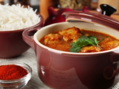 Hit jesieni: jednogarnkowe curry z warzywami. W 30 minut masz pyszne i pożywne danie na dwa dni