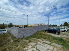 Żłobek czy parking? Radny zapewnia, że powstanie jedno i drugie