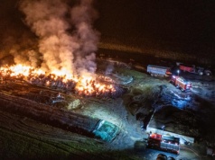 Ogień strawił słomę z tegorocznych zbiorów na jednym z gospodarstw rolnych w Józefowie.