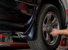 Kierowcy kuszą się na cenę, a potem żałują. Nawet dobre opony mogą okazać się błędem