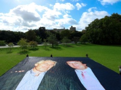 1770 osób zrzuciło się na to gigantyczne zdjęcie. Tak Brytyjczycy postanowili powitać Trumpa