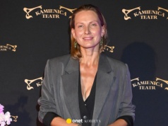 Joanna Moro na premierze spektaklu "Opiekunka na zabój". Postawiła na naturalność