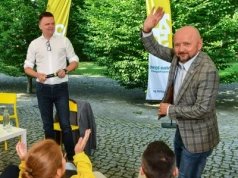 "To już nie jest droga, którą chcę iść". Bury opuszcza partię Hołowni