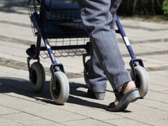 Seniorzy mogą zostać bez pieniędzy. ZUS nie zleci przelewu, jeśli zapomnisz o tym dokumencie