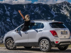 Albania – klejnot Bałkanów. Czy warto wynająć auto i jak podróżować bezpiecznie?