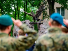86. rocznica napaści Związku Radzieckiego na Polskę. Uroczystości pod pomnikiem Ofiar Komunizmu [ZDJĘCIA]