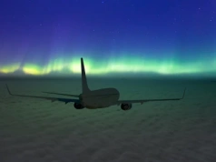 Magiczne widowisko widziane z samolotu. Niebo mieniło się kolorami