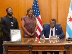 Rozporządzenie burmistrza Brandona  Johnsona ma zapewnić ochronę protestującym w Chicago