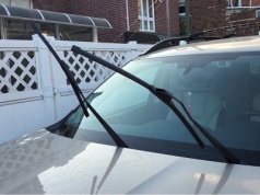 Smaruję wycieraczki tym kosmetykiem. Przestają zostawiać smugi