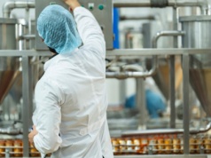 Spada liczna Azjatów na polskim rynku pracy. "Przemysł czekają braki kadrowe"