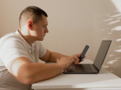 Dziecko jedzie na studiach, rodzice łapią się za portfele. "3 tys. za 30 metrów"