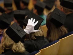 Wykładowca akademicki o studentach. "Myślą, że wszystko im się należy", ale "lepiej szacują"