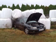 Pijacki rajd samochodem zakończył w belach kiszonki