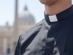 Totalny odlot. Włoski ksiądz pobłogosławił parę homoseksualną. Użył rytuału Waldensów. Mówi, że trzeba iść naprzód