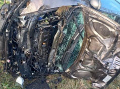 Zasnęła i dachowała. Tyle zostało z auta