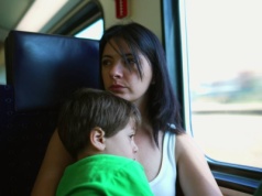 Brak kultury to nie bezstresowe wychowanie. Sytuacja z pociągu to smutne rodzicielskie realia