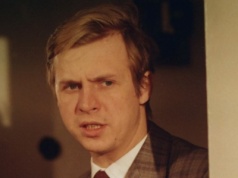 Podbił serca widzów jako Andrzej Talar w serialu "Dom". Po sukcesie na stałe wyjechał z Polski