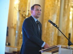 Sikorski tworzy nowe środowisko. Ekspert nie ma wątpliwości