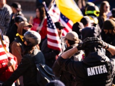 „Chora i niebezpieczna” – Trump klasyfikuje Antifę jako organizację terrorystyczną