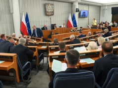 Pomoc dla obywateli Ukrainy, w tym prawo do opieki zdrowotnej. Senat zdecydował, co zrobi prezydent?