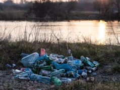 Zagraża ekosystemom. Naukowcy próbują usprawnić recykling plastiku