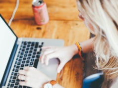 Specjaliści IT coraz bardziej zadowoleni z pracy, ale też gotowi na zmianę