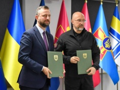 Szef MON w Kijowie. "Podpisaliśmy trzy ważne porozumienia"