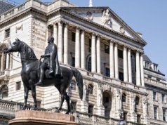 Bank Anglii nie obniżył stóp, ale zmniejszył program wyprzedaży aktywów