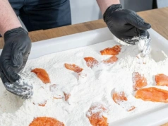 4 najczęściej popełniane błędy w panierowaniu – sprawdź, jak przygotować kurczaka w panierce profesjonalnie