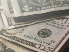 Dolar minimalnie w górę. Rynek reaguje na obniżkę stóp w USA