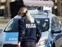 Związała się z zatrzymanym. Policjantka ma być wydalona ze służby
