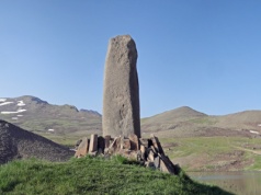 Smocze kamienie od tysięcy lat pokrywają szczyty Armenii. Naukowcy łączą je z tajemniczym kultem