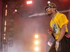 Szokujące odkrycie w tesli znanego piosenkarza. To zaginiona nastolatka