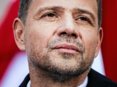 Trzaskowski przegrał walkę o nocną prohibicję. "W PO trwa teraz wojna domowa"