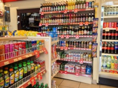 Warszawa tylko z pilotażem, a "sąsiad" już wprowadził nocną prohibicję. Decyzja budzi wątpliwości