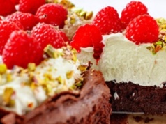 Czekoladowa chmura z kremem pistacjowym