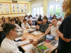 Jeśli rzecznik ma już być w szkole, to na pełny etat. "Dodatek taki raczej na kawę - 300 zł brutto"