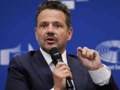 Awantura o nocną prohibicję w Warszawie ma drugie dno. "Rafałowi się tylko wydaje, że coś może"