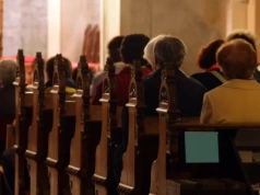 Półnagi człowiek przerwał nabożeństwo w katedrze. Położył się krzyżem przed ołtarzem i przeklinał