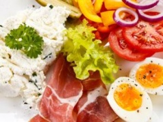 Najpopularniejsza dieta może zaszkodzić. Podążanie za modą osłabia kości i jelita