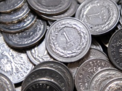 Lekkie osłabienie złotego przed decyzją Moody’s