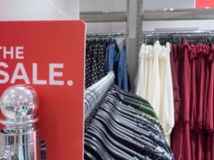 Letnie wyprzedaże nie przyciągnęły tłumów. Galerie z lekkim spadkiem