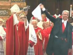 Cud św. Januarego. Krew męczennika zmieniła stan skupienia!