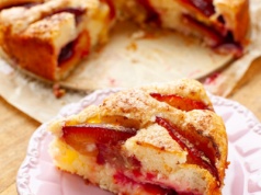 Ciasto jogurtowe ze śliwkami